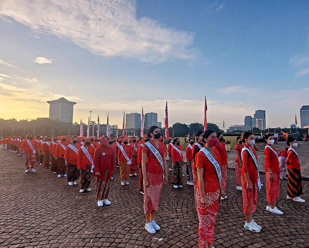 Kolom Eko Kuntadhi: ADUH, KOK ADA BUNGA DI DADAKU?
