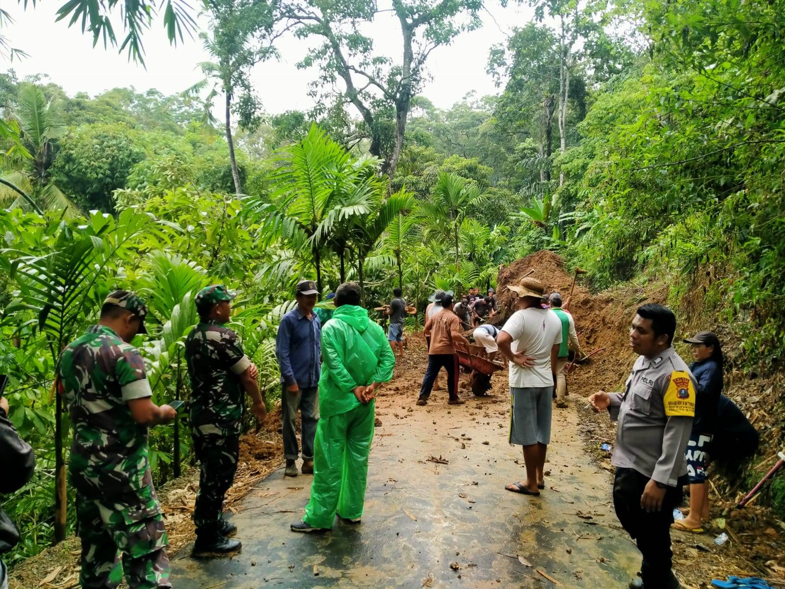 LONGSORAN JALAN KUTACANE DI LAU PRADEP TELAH DIBERSIHKAN