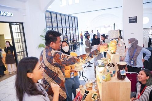 KERAMIK BERU SEMBIRING INI MENGGODA HATI WALIKOTA